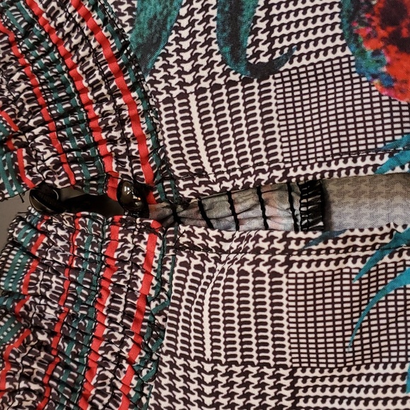 Blouse elastic neck. - Picture 5 of 6